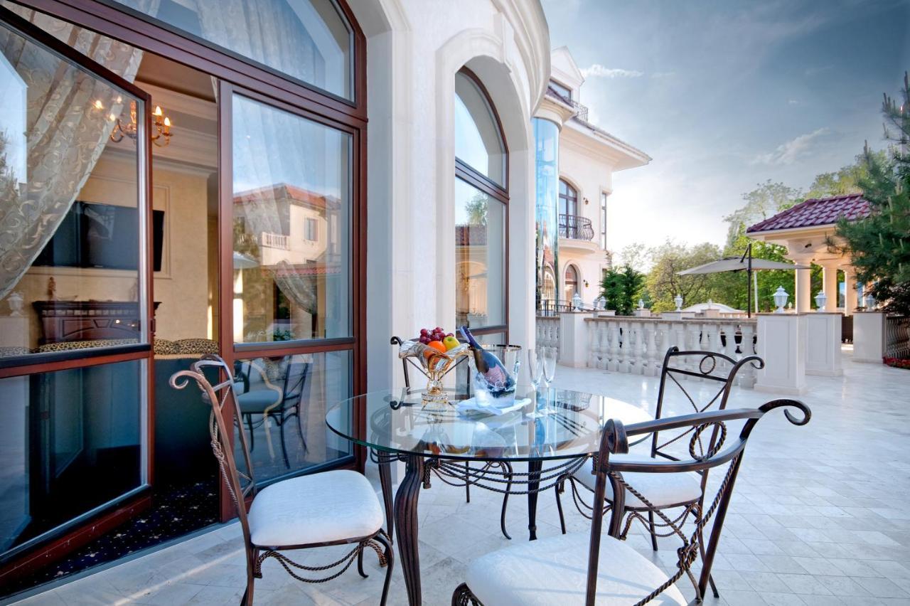 Villa Le Premier - Maestro Odesa Exterior foto